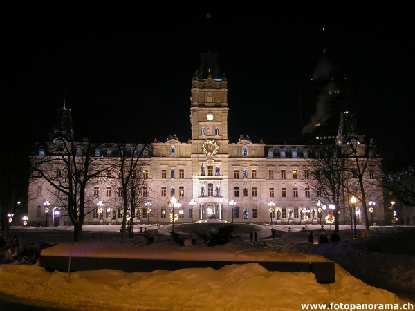 Quebec, Parliament building by night